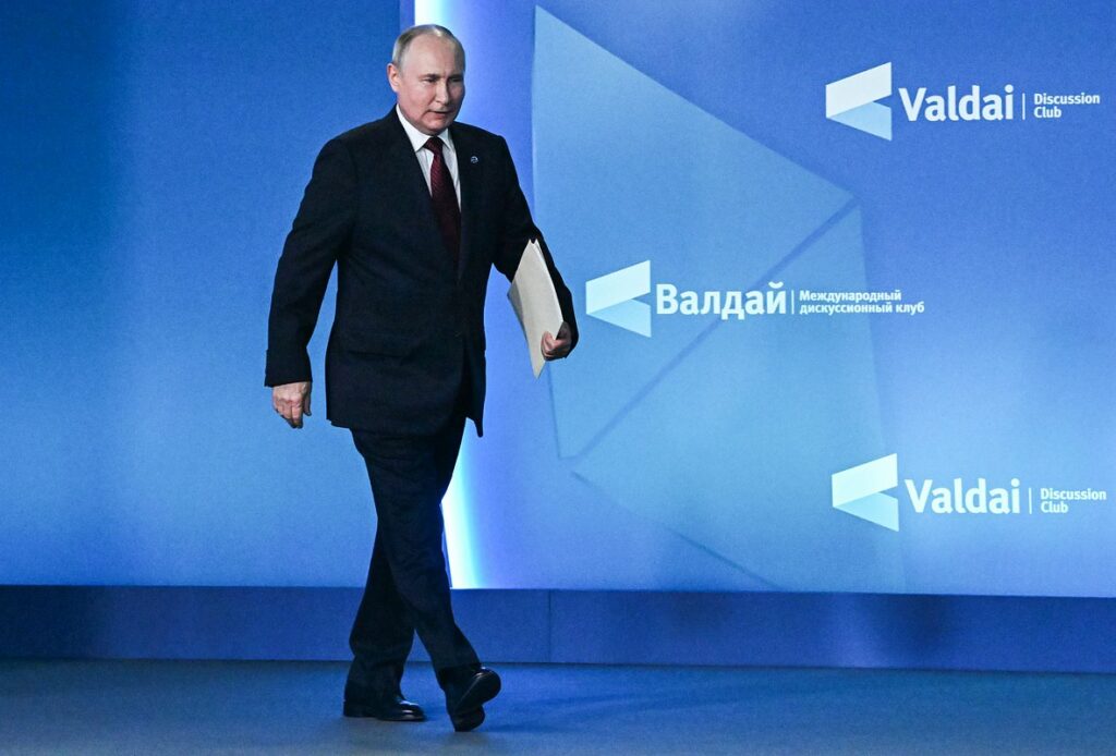 С Днем рождения, товарищ Президент, Главнокомандующий Великой державы!